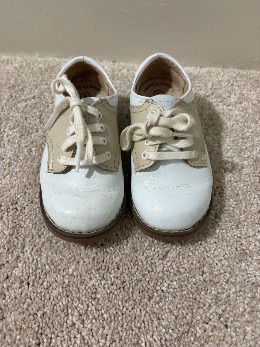 Footmates saddle shoes Classic Kids Two-Tone White and Beige Lace-Up Shoes